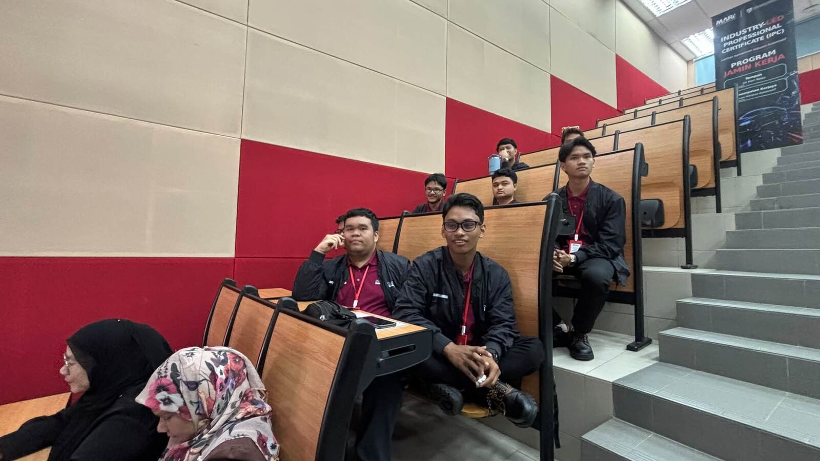 Peserta IPC 2026 Batch 1 & 2 di tingkat dewan kuliah semasa majlis penutup