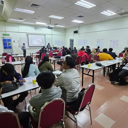 Peserta IPC mengikuti sesi pembelajaran di dalam kelas