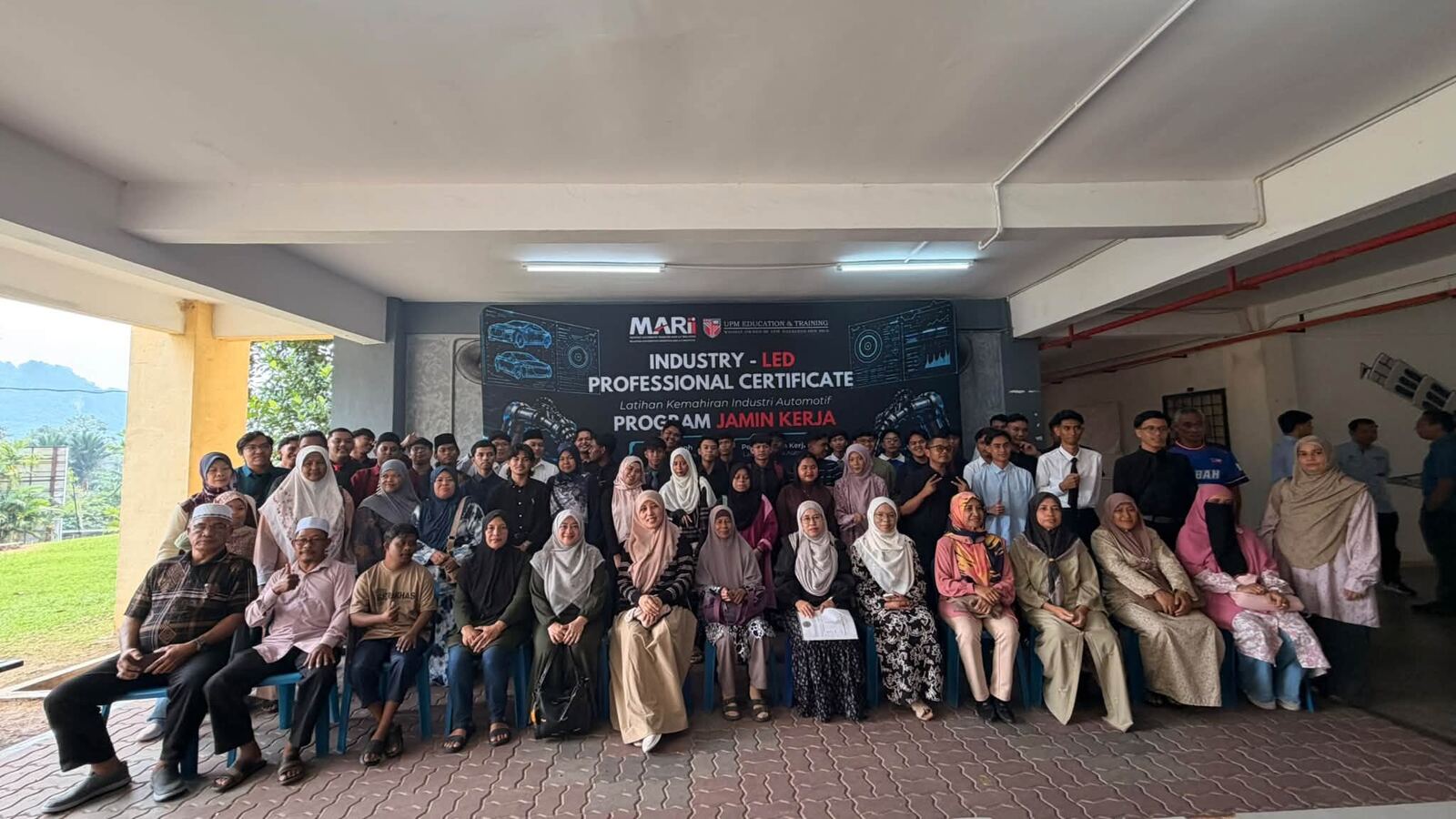 Gambar kumpulan ibu bapa peserta di Majlis Pembukaan IPC 2026 Batch 4