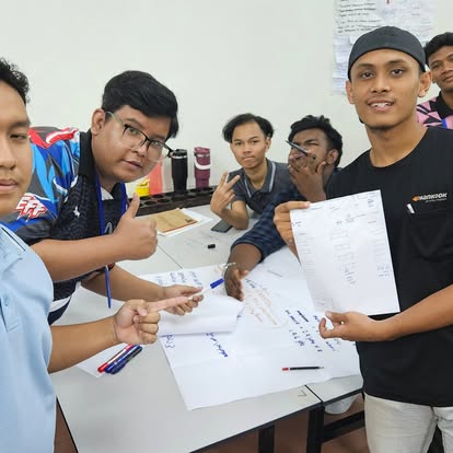 Peserta IPC menyiapkan tugasan secara berkumpulan