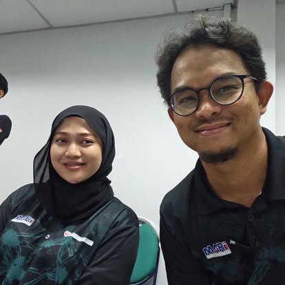 Peserta dan fasilitator IPC bergambar bersama