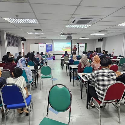 Peserta IPC mengikuti sesi pembelajaran bersama dalam kumpulan besar