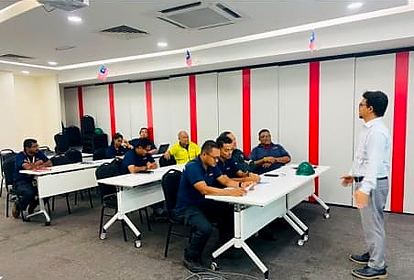 Husni Halim facilitating the 5S session at SD Guthrie Langat Refinery